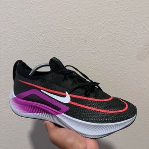 ! UNISEX ! NIKE ZOOM FLY 4 BLACK HYPER VIOLET RED